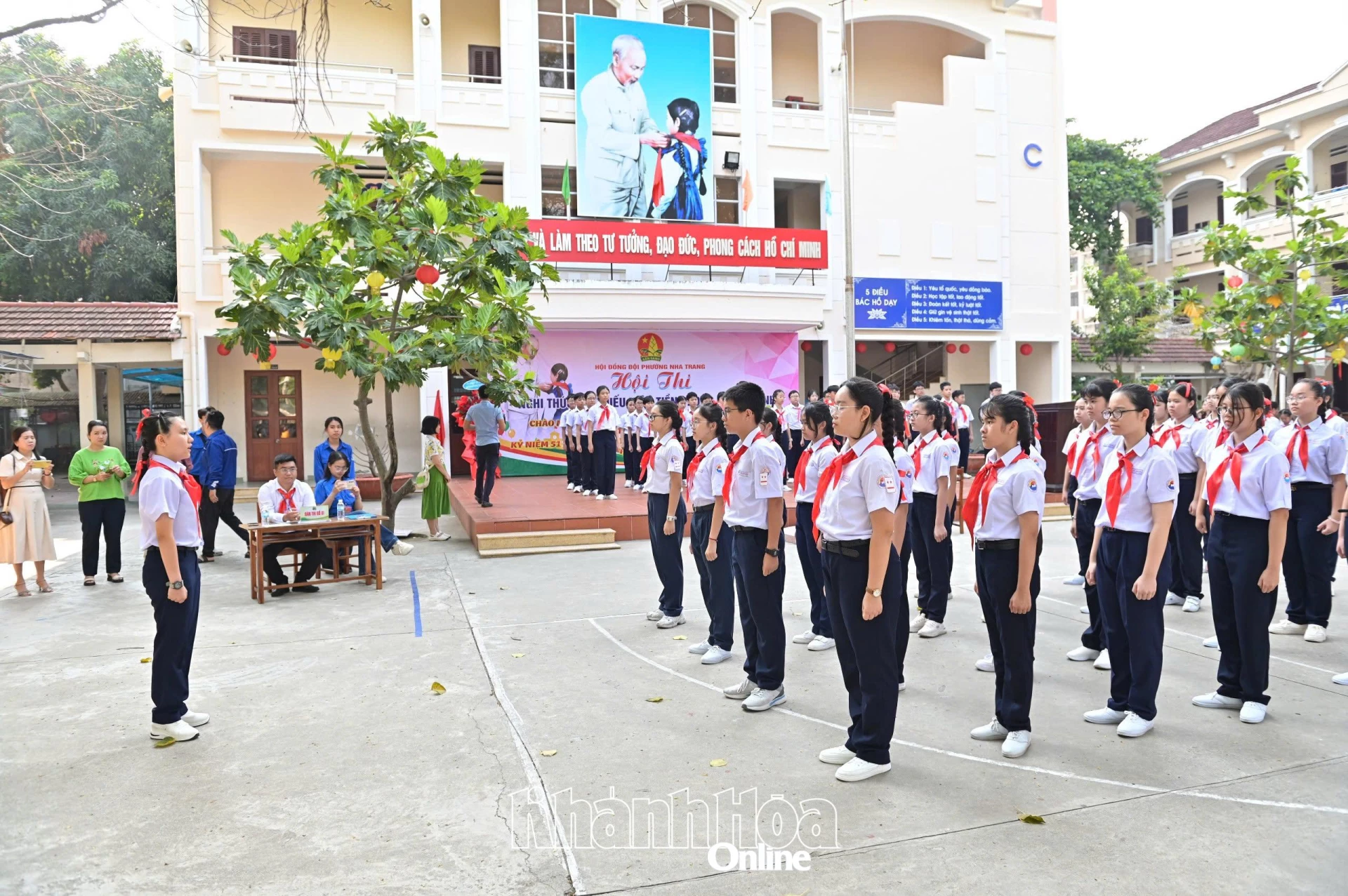 Các đội viên tham gia hội thi Nghi thức Đội Thiếu niên Tiền phong Hồ Chí Minh do Hội đồng Đội phường Nha Trang tổ chức.