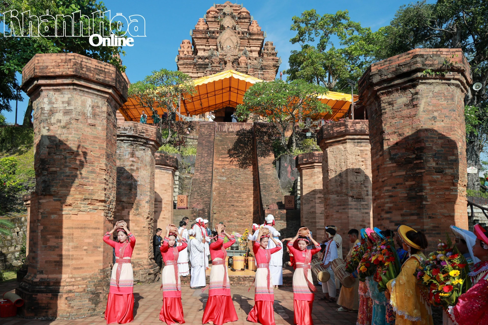 Water procession prays for favorable weather at Po Nagar Temple Festival