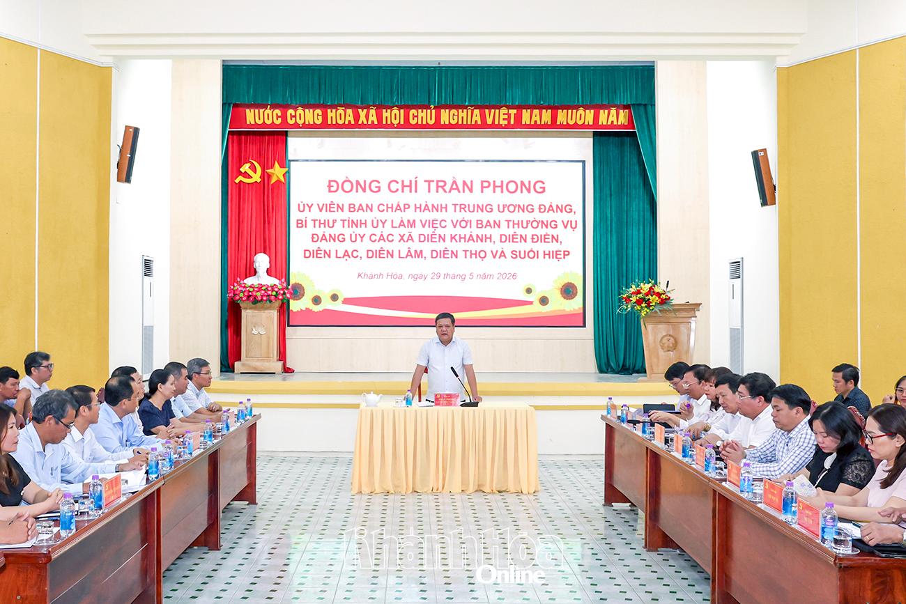 Quang cảnh buổi làm việc.