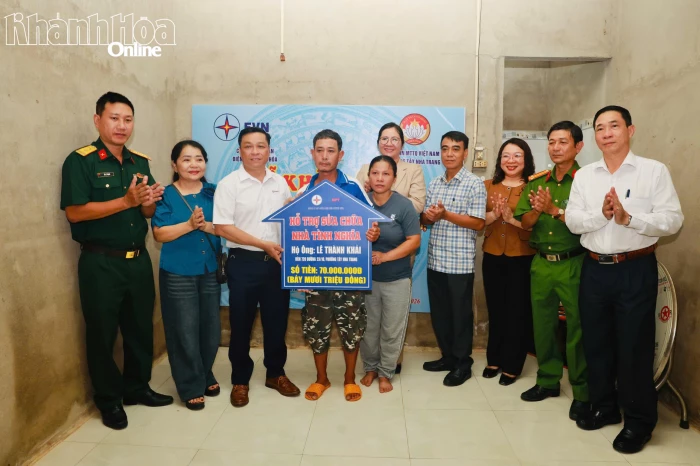 Ủy ban MTTQ Việt Nam phường Tây Nha Trang khởi công sửa chữa nhà tình nghĩa 