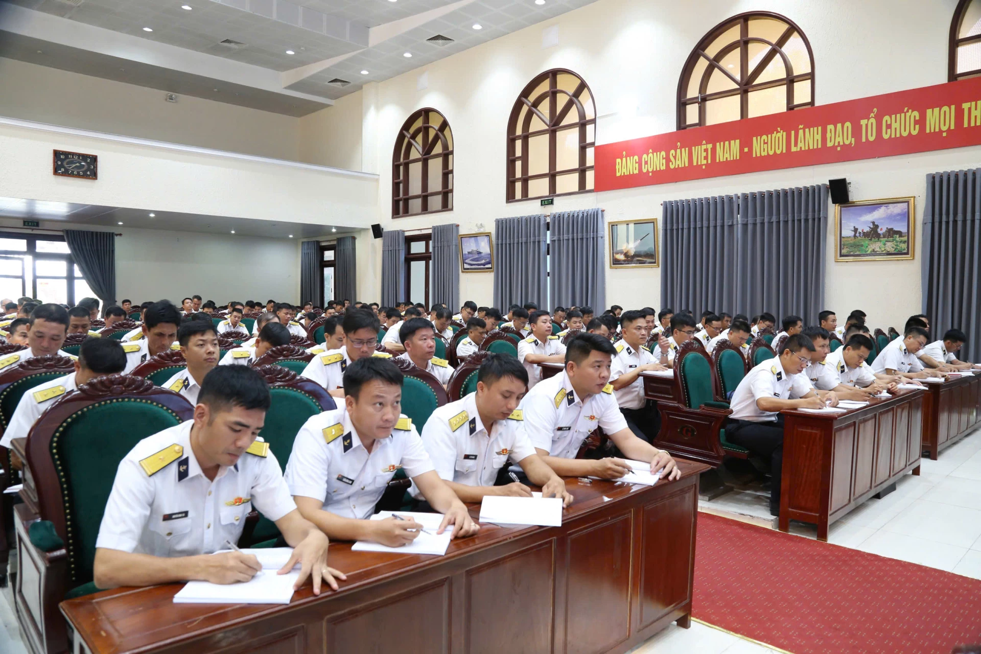 Quang cảnh hội nghị. 