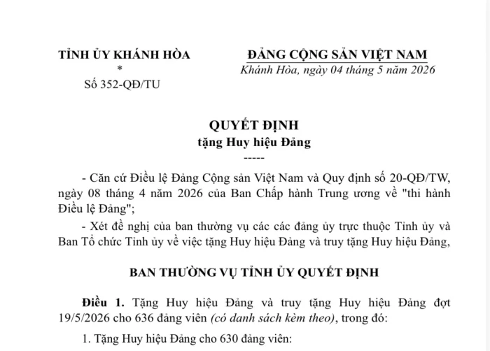 Ban Thường vụ Tỉnh ủy Khánh Hòa tặng và truy tặng Huy hiệu Đảng đợt 19-5 cho 636 đảng viên