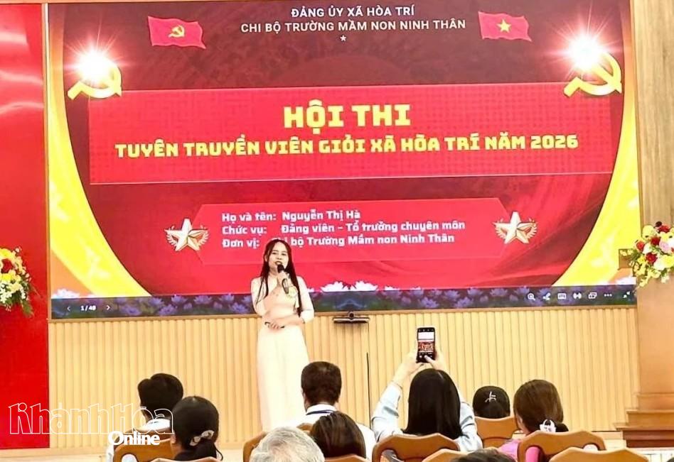 Thí sinh trình bày phần thi.