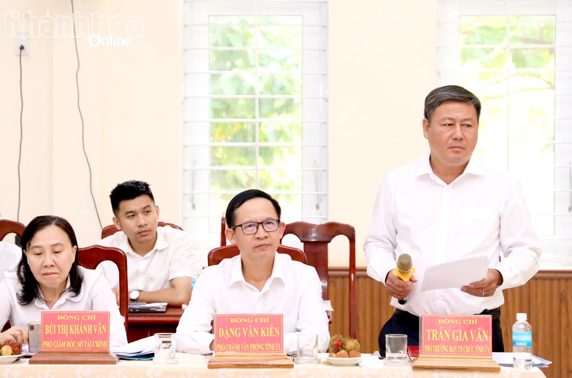 Ông Trần Gia Văn - Phó Trưởng Ban Tổ chức Tỉnh ủy phát biểu tại buổi làm việc.