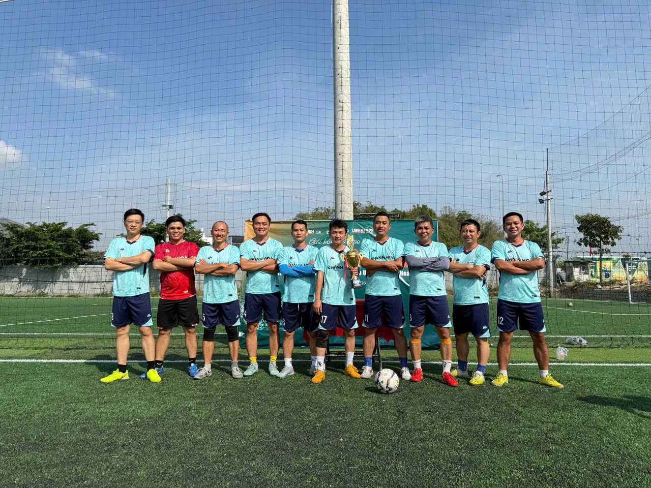 Đội UEH Alumni Khánh Hòa.