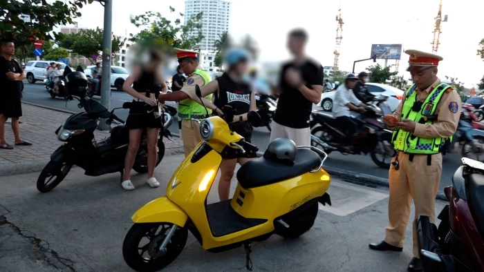[Video] Tăng cường công tác xử lý người nước ngoài vi phạm luật giao thông