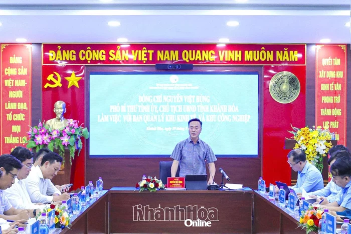 Chủ tịch UBND tỉnh Nguyễn Việt Hùng làm việc với Ban Quản lý Khu kinh tế và Khu công nghiệp tỉnh