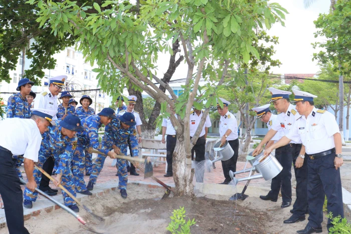Học viện Hải quân phát động trồng, chăm sóc cây xanh    