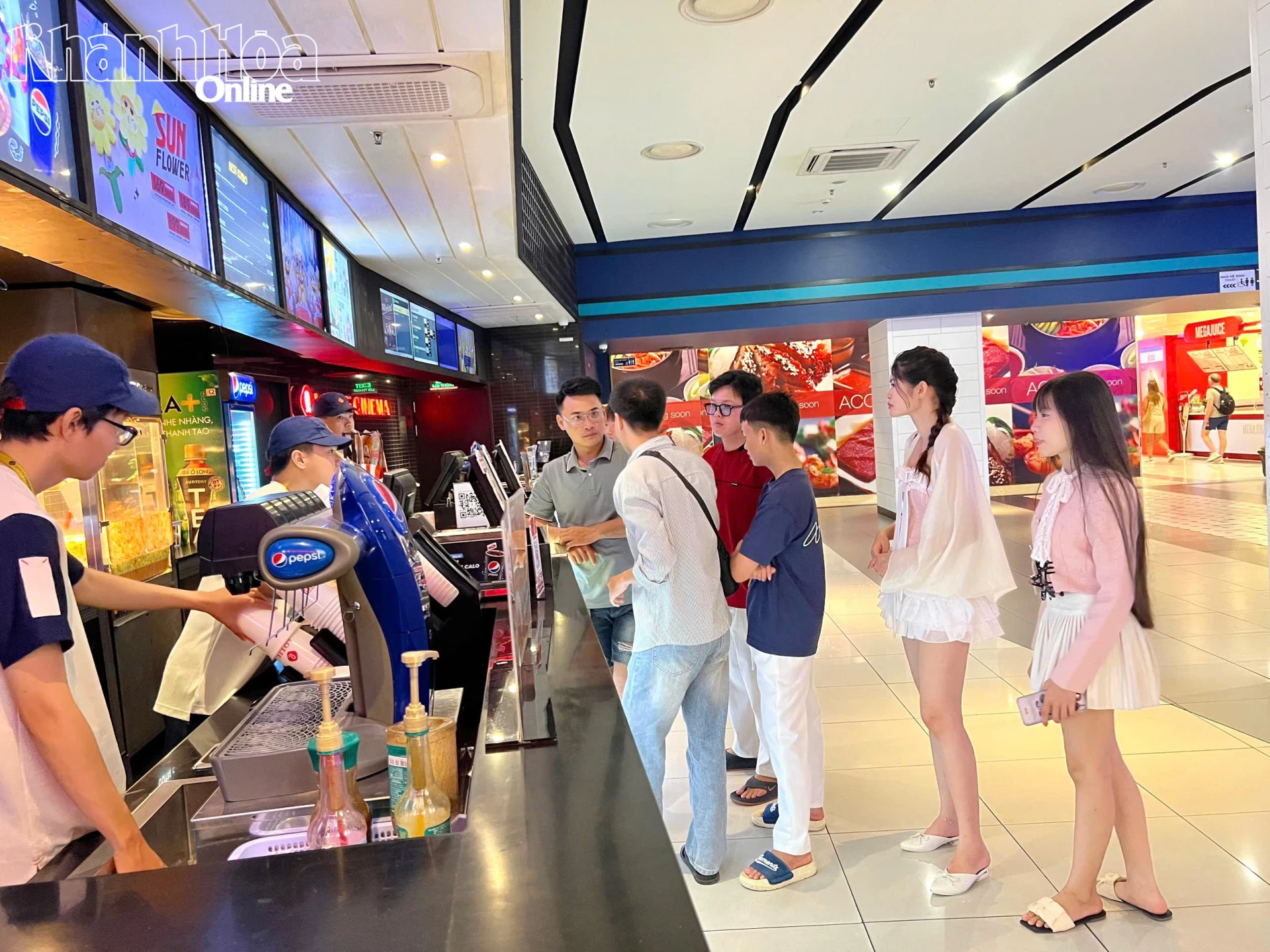 Các rạp phim thu hút giới trẻ trong kỳ nghỉ lễ 30-4 và 1-5