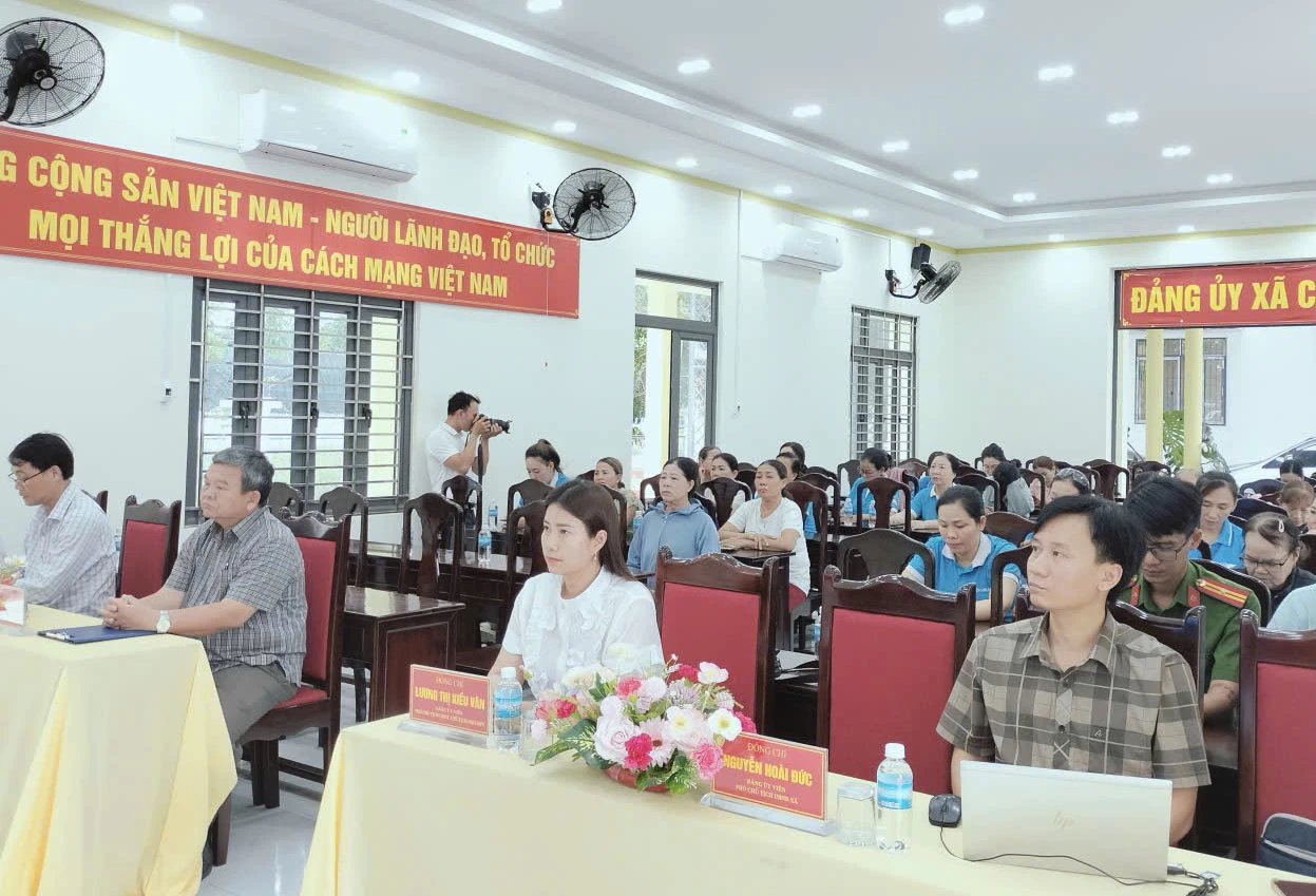 Các đại biểu tham dự lễ ra mắt.