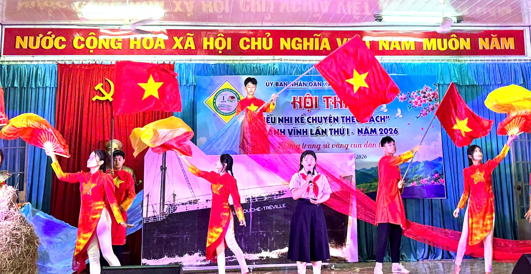 Các phần thi đã tái hiện những trang sử hào hùng của dân tộc, tôn vinh những tấm gương anh hùng tiêu biểu. Ảnh: PHÙNG QUỲNH