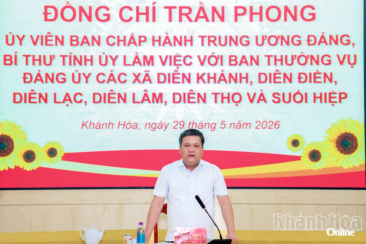 Bí thư Tỉnh ủy Trần Phong phát biểu tại buổi làm việc. 
