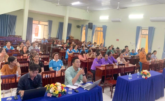 Phụ nữ phường Ba Ngòi tham gia đối thoại về các chính sách an sinh, việc làm