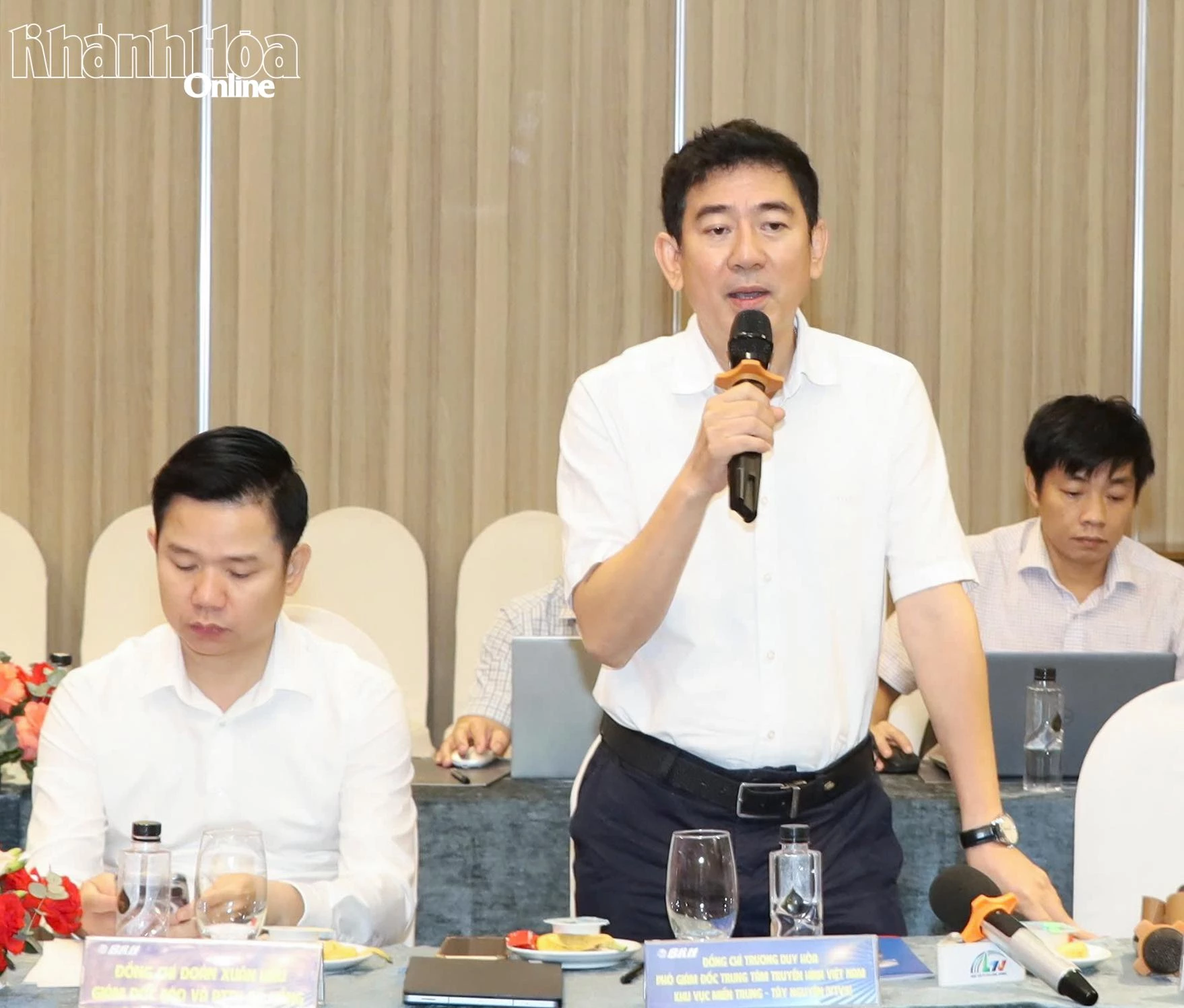 Phó Giám đốc VTV8 Trương Duy Hòa chia sẻ tại buổi tọa đàm.