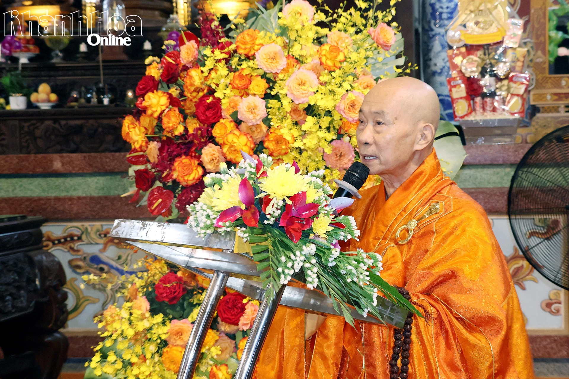 Hòa thượng Thích Nguyên Quang - Thành viên Hội đồng Chứng minh Giáo hội Phật giáo Việt Nam, Chứng minh Ban Trị sự Giáo hội Phật giáo Việt Nam tỉnh Khánh Hòa đọc thông điệp Đại Lễ Phật đản - Phật lịch 2570 của Đức Pháp chủ Giáo hội Phật giáo Việt Nam.