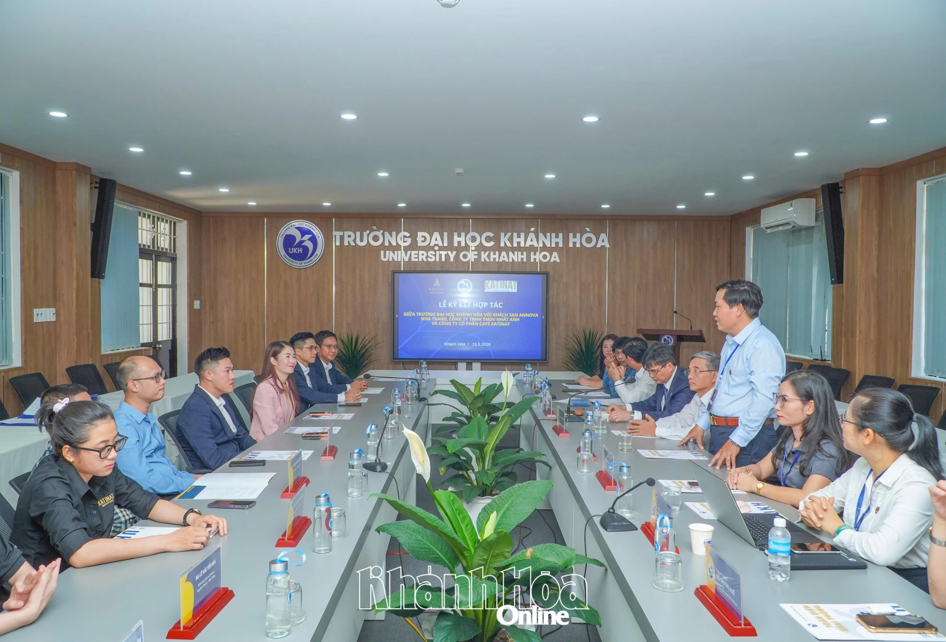 Quang cảnh lễ ký kết.