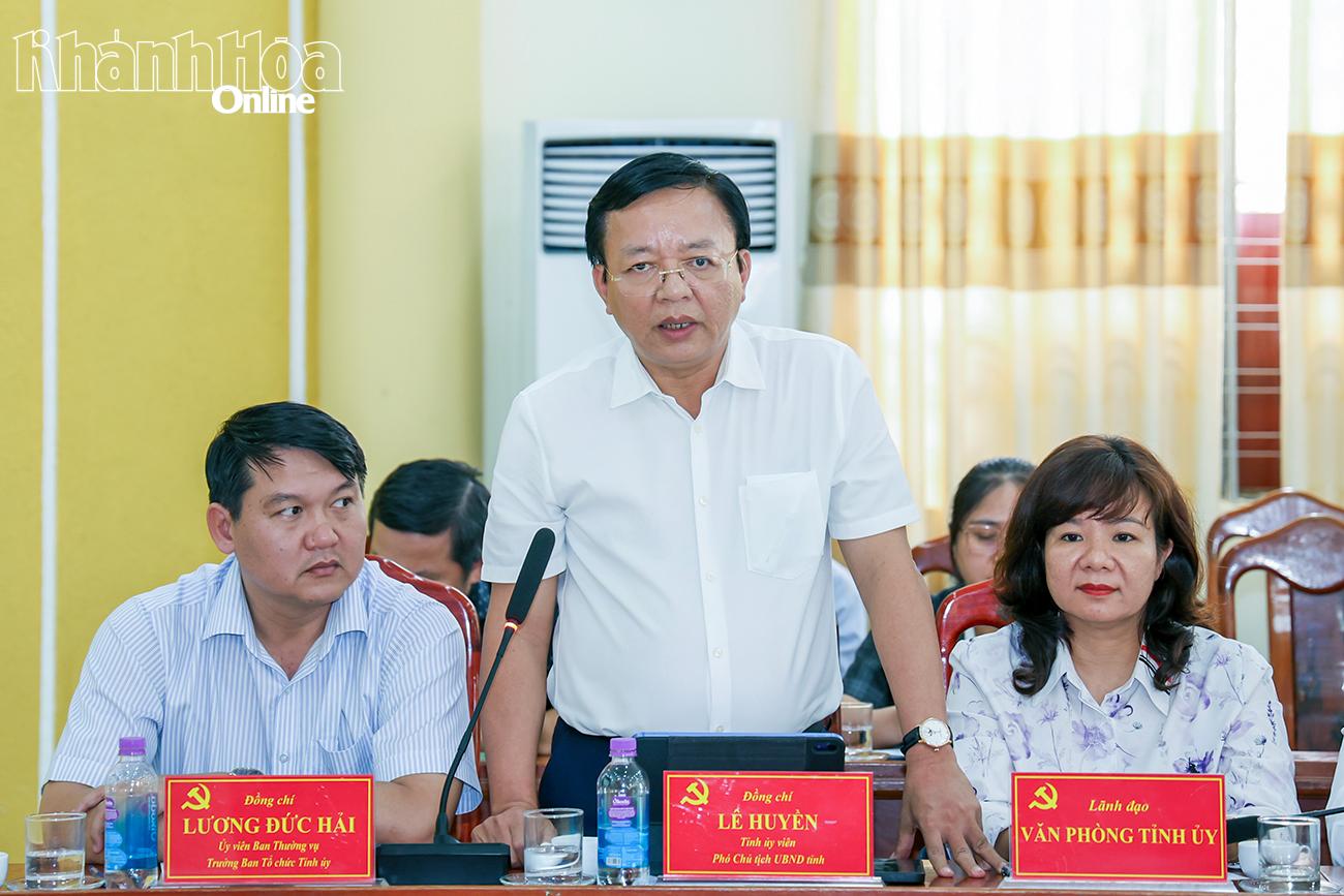 Phó Chủ tịch UBND tỉnh Lê Huyền phát biểu tại buổi làm việc.