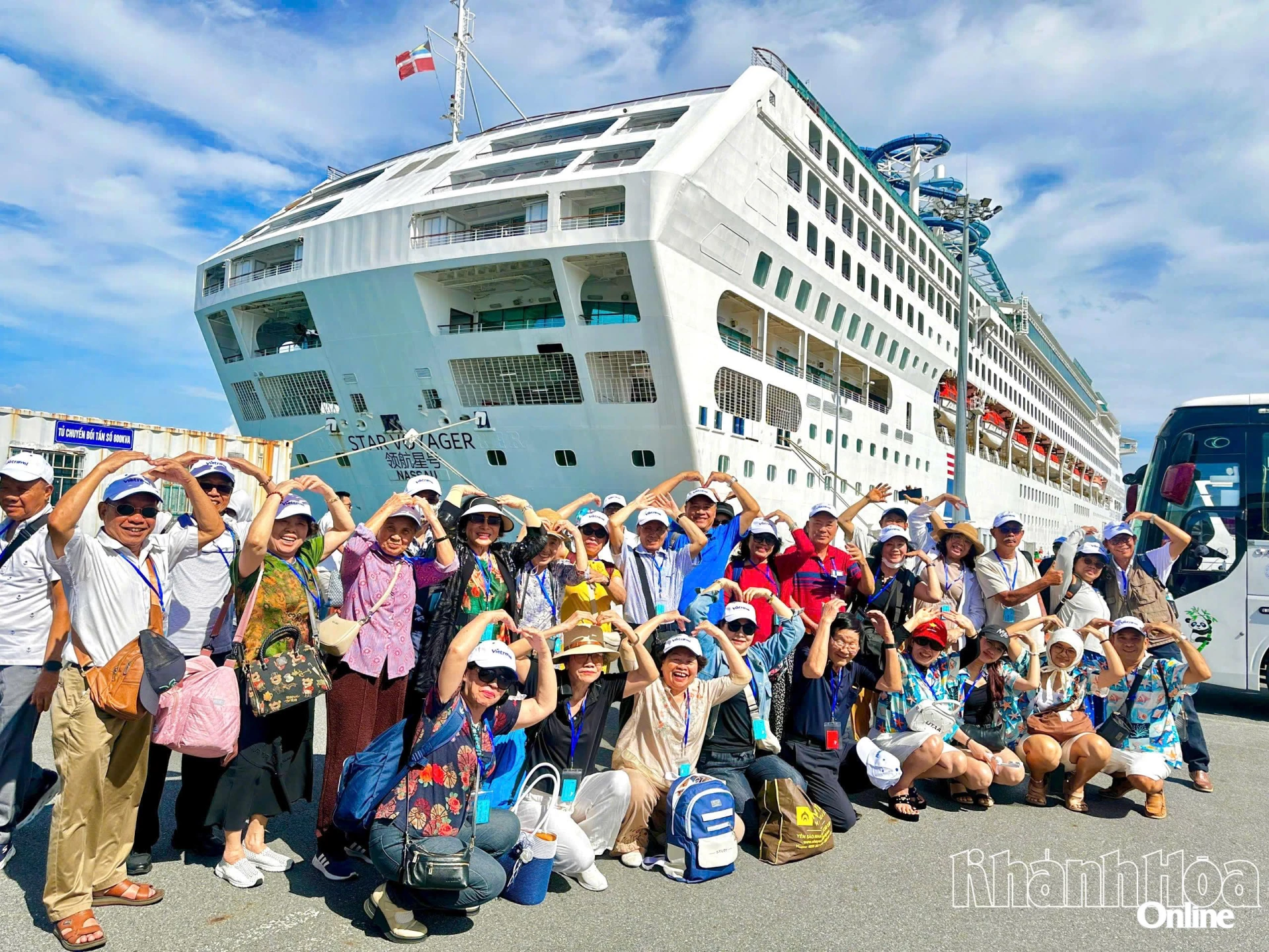 Vietravel Khanh Hoa Branch launches 5-star international cruise tour