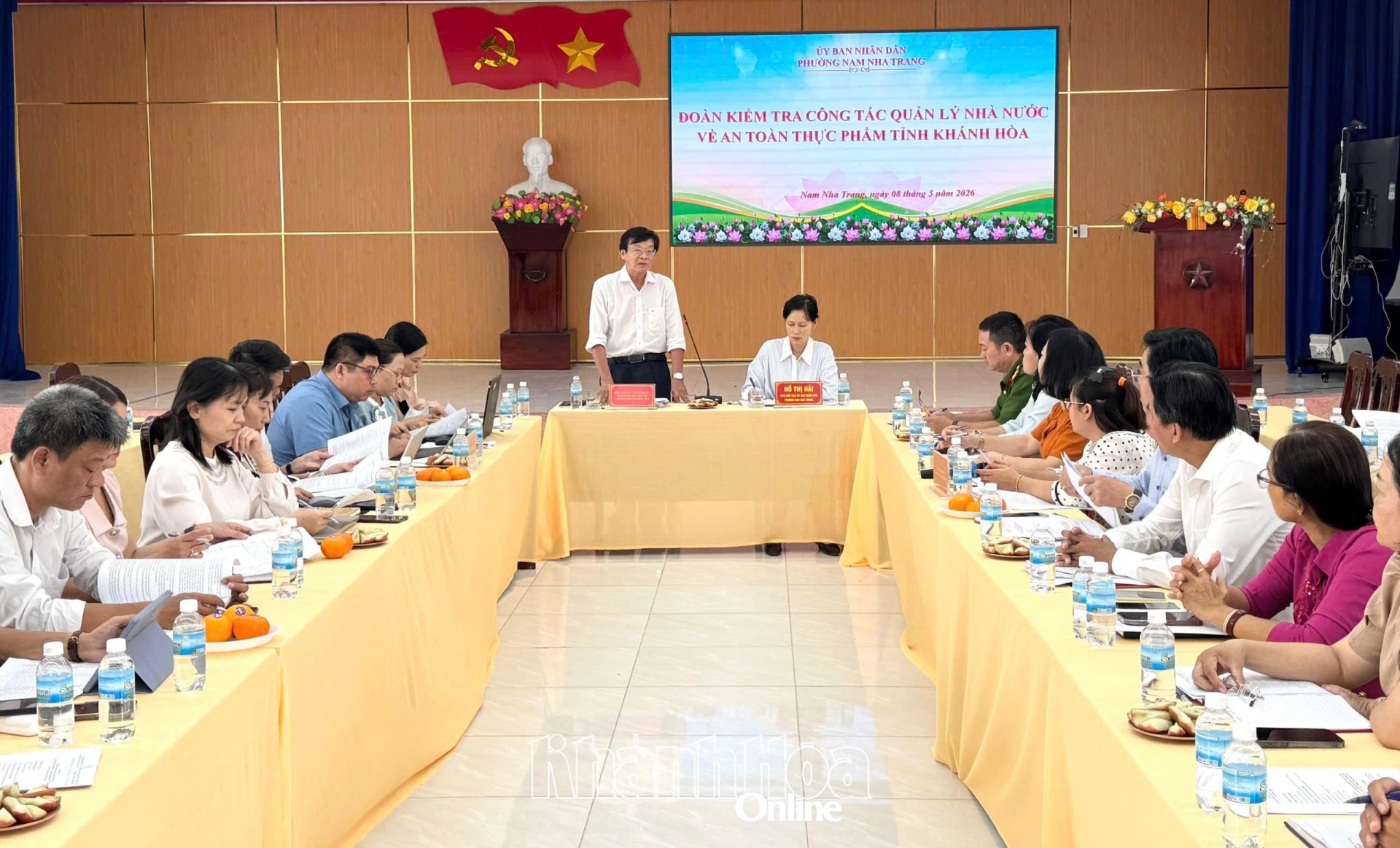 Đoàn kiểm tra liên ngành về an toàn thực phẩm tỉnh kiểm tra công tác quản lý về an toàn thực phẩm tại phường Nam Nha Trang.