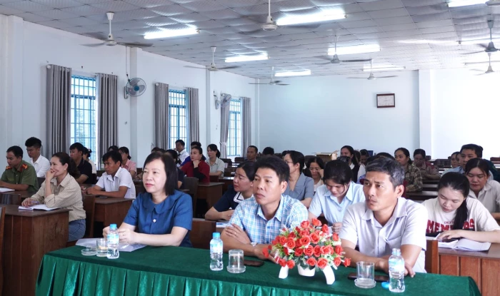 Xã Vạn Ninh bồi dưỡng lý luận chính trị cho 53 đảng viên mới
