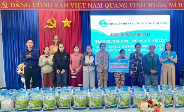 Hội Liên hiệp Phụ nữ phường Cam Ranh tổ chức chương trình “Trao yêu thương - Tiếp sức vươn lên”