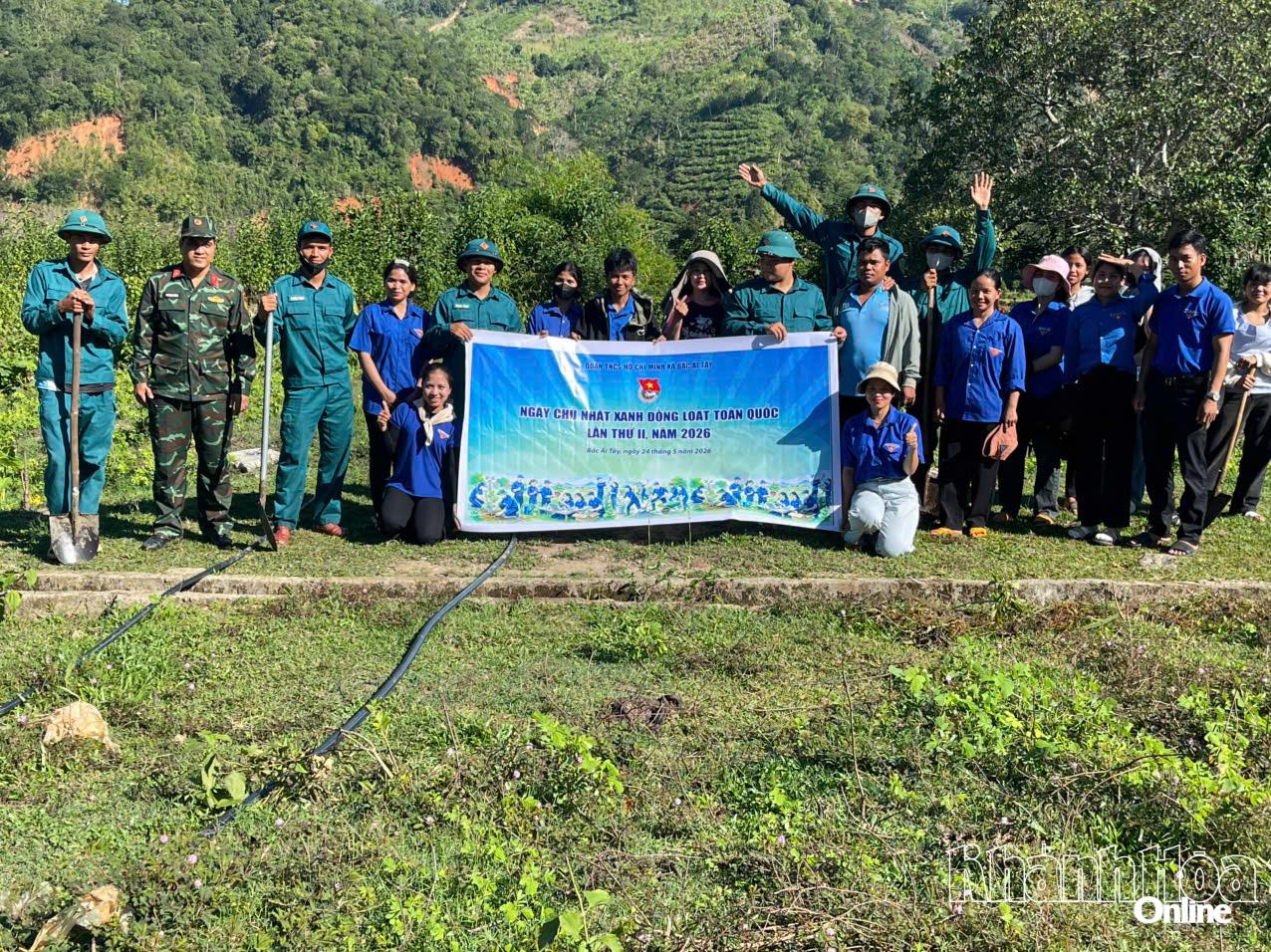 Đoàn viên thanh niên&nbsp;xã Bác Ái Tây đã ra quân&nbsp;hưởng ứng "Ngày Chủ nhật xanh đồng loạt toàn quốc lần thứ II, năm 2026".