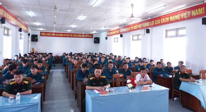 Xã Vạn Ninh khai mạc huấn luyện dân quân năm thứ nhất