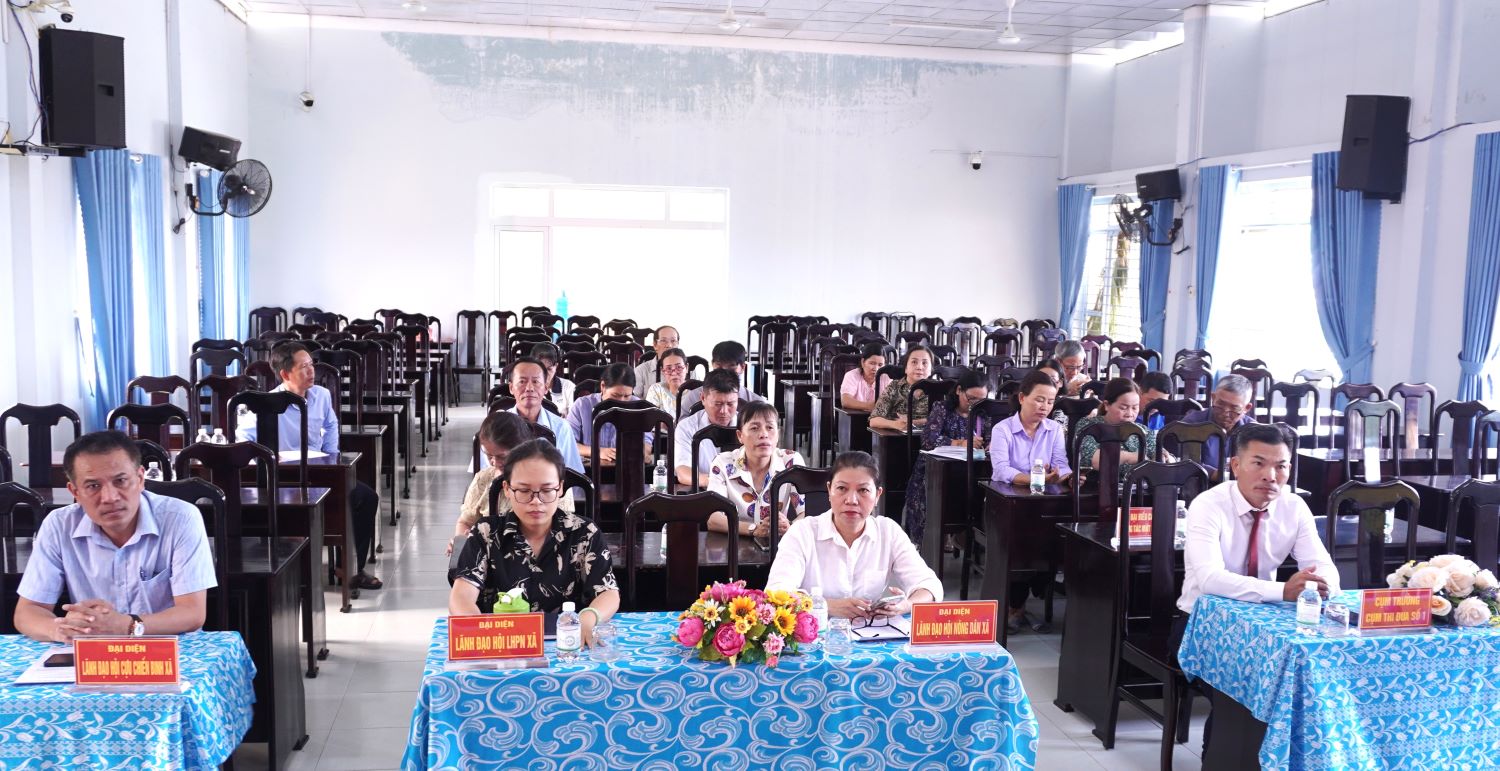 Các đại biểu tham dự hội nghị.