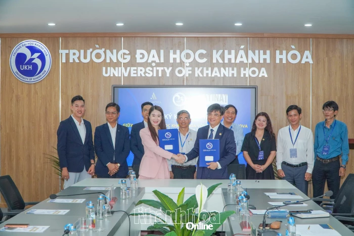 Trường Đại học Khánh Hòa ký kết hợp tác với các doanh nghiệp