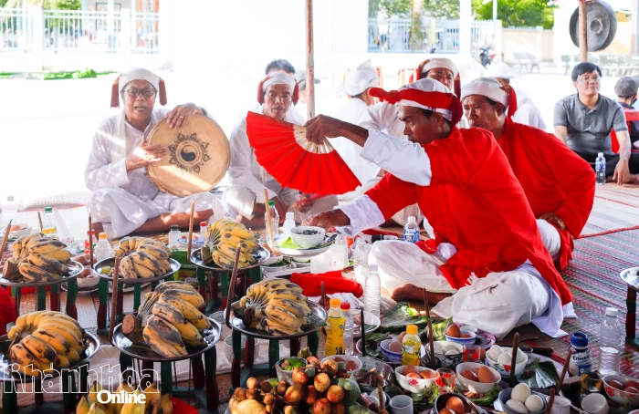 Đặc sắc lễ hội đầu năm làng Chăm Bỉnh Nghĩa