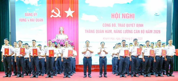 Vùng 4 Hải quân trao quyết định thăng quân hàm, nâng lương cán bộ năm 2026