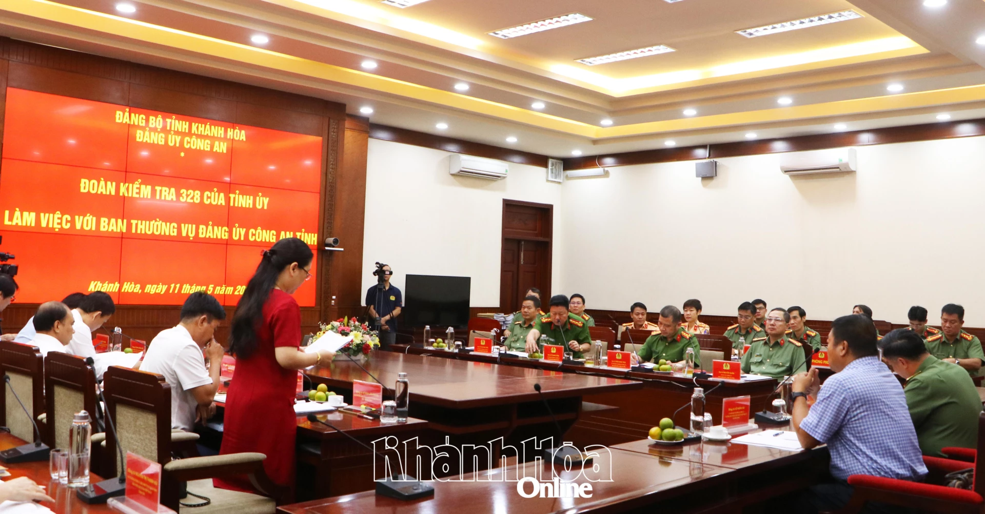 Các đại biểu tham dự buổi kiểm tra.
