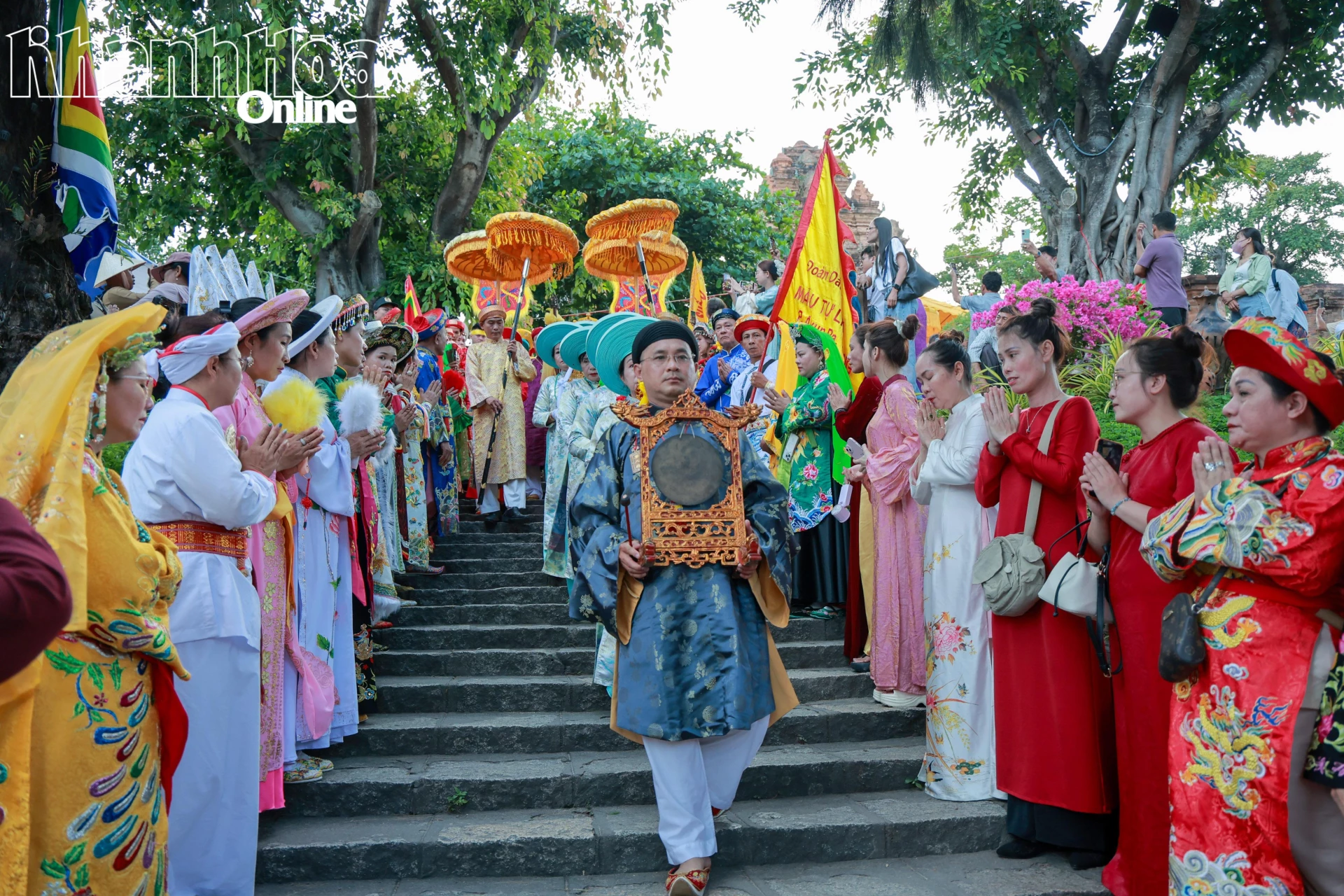 Palanquin procession, requiem, and flower lantern release at Po Nagar Temple Festival 2026