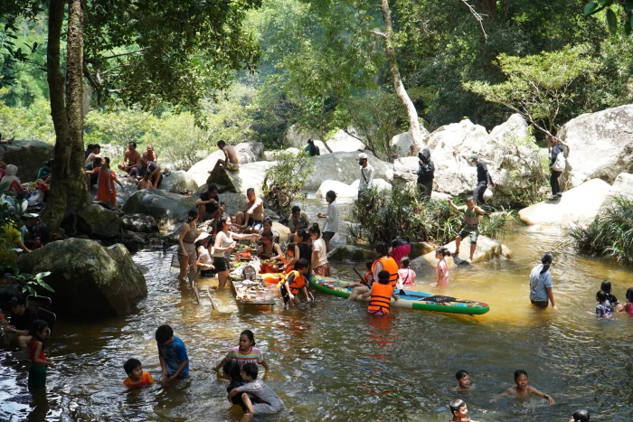 Lên suối giải nhiệt ngày nắng nóng