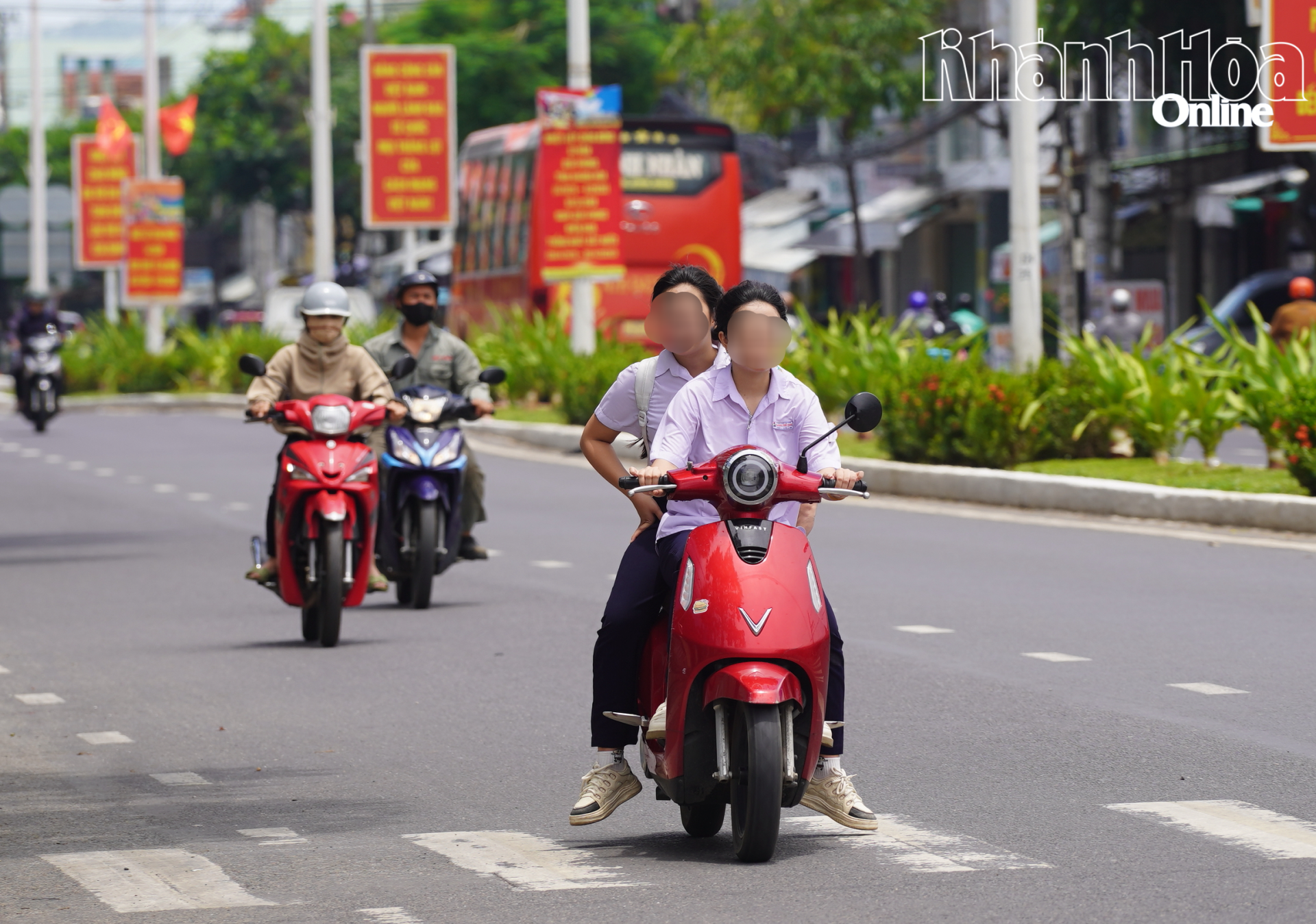 Vẫn còn tình trạng học sinh vi phạm an toàn giao thông.