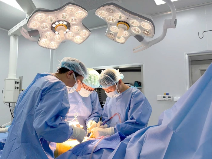 Vinmec Nha Trang trả lại 2cm chân bị lệch cho nữ du khách Nga nhờ kỹ thuật thay khớp háng được “may đo” bằng công nghệ in 3D