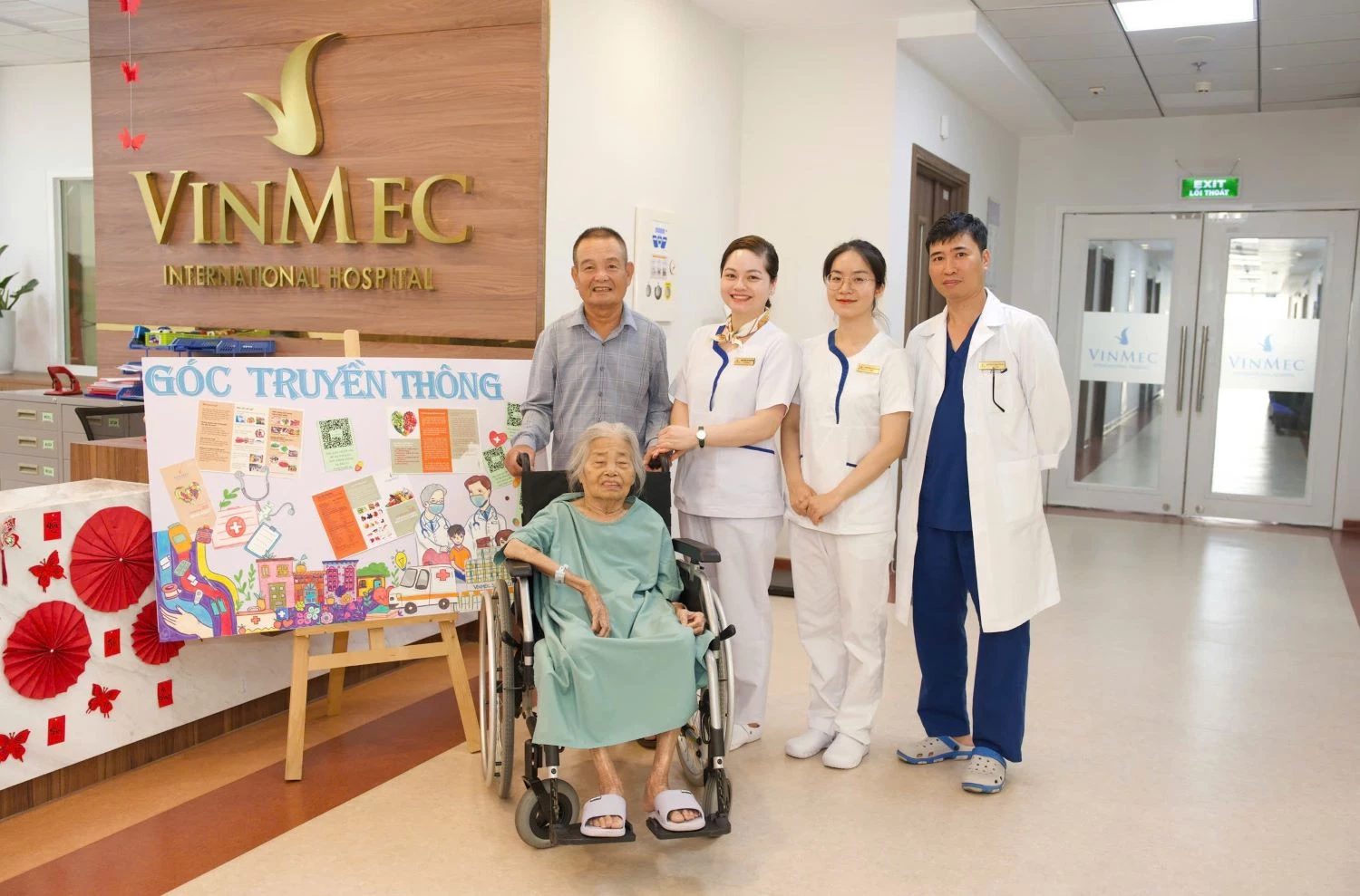 Cụ bà Trần Thị Kim Tụy hồi phục tích cực dưới sự theo dõi sát sao của đội ngũ chuyên gia, bác sĩ Vinmec Smart City.