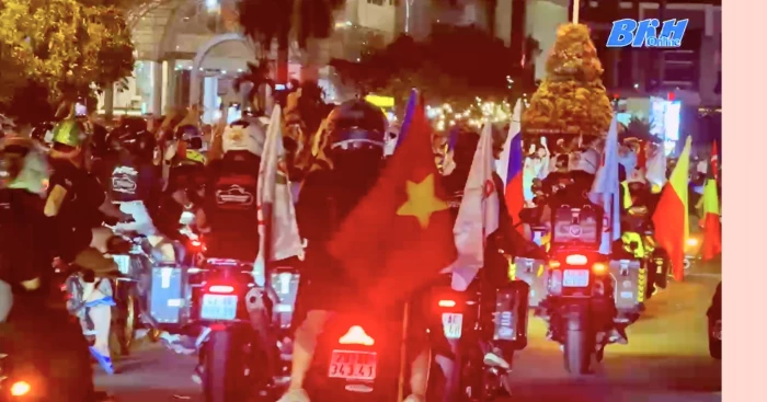 [Video] Bùng nổ với hoạt động “Diễu hành danh dự”