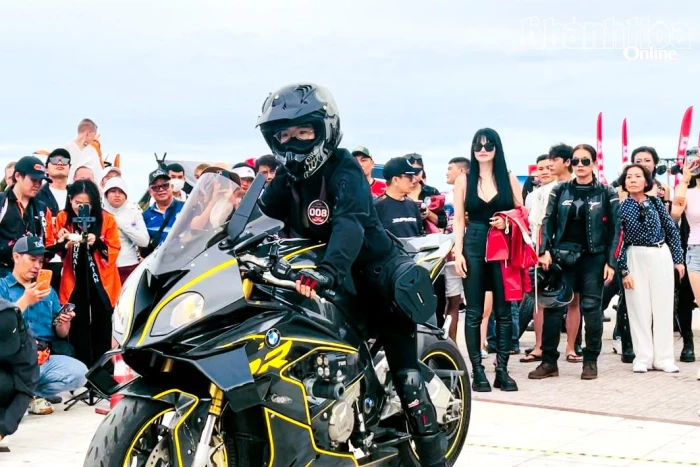 Sôi động không khí Castrol Superbike Fest 2026 tại Quảng trường 2 tháng 4