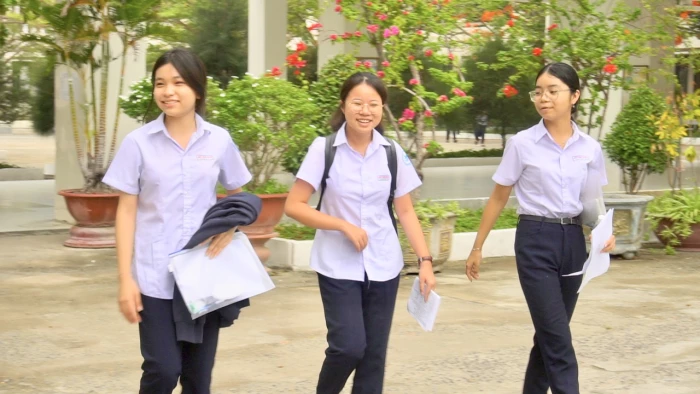 [Video] Khép lại Kỳ thi lớp 10, phụ huynh gửi trọn yêu thương đến con