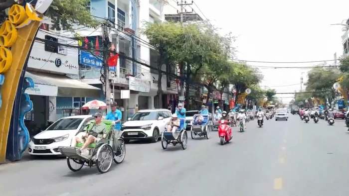 Câu chuyện pháp luật: Tăng cường công tác quản lý xích lô điện
