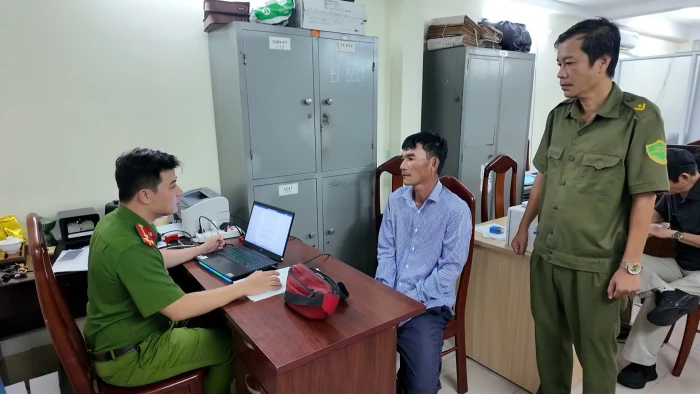 [Video] Bắt đối tượng trộm cắp tài sản của du khách trên bờ biển