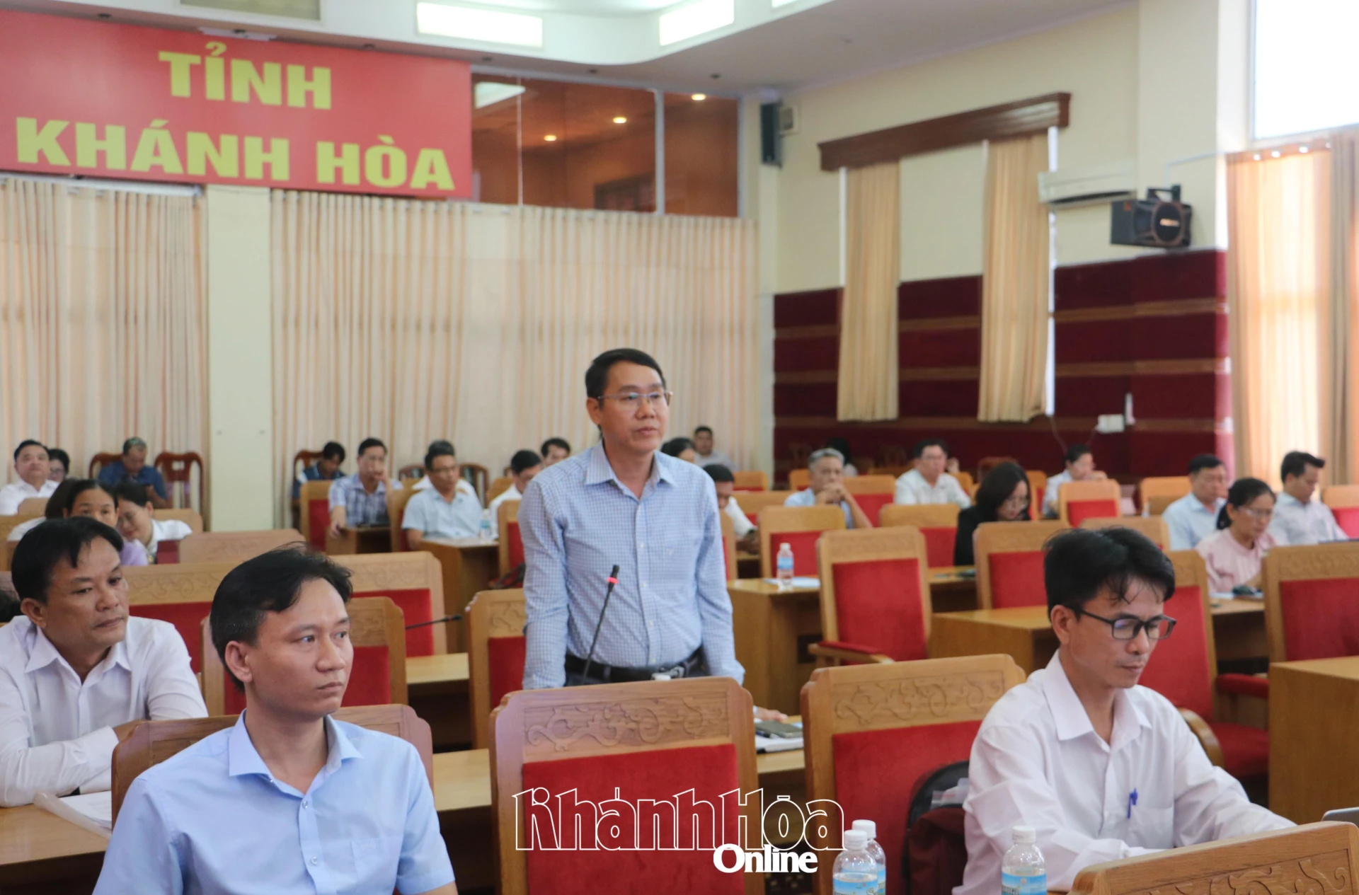 Các đại biểu thảo luận tại hội nghị