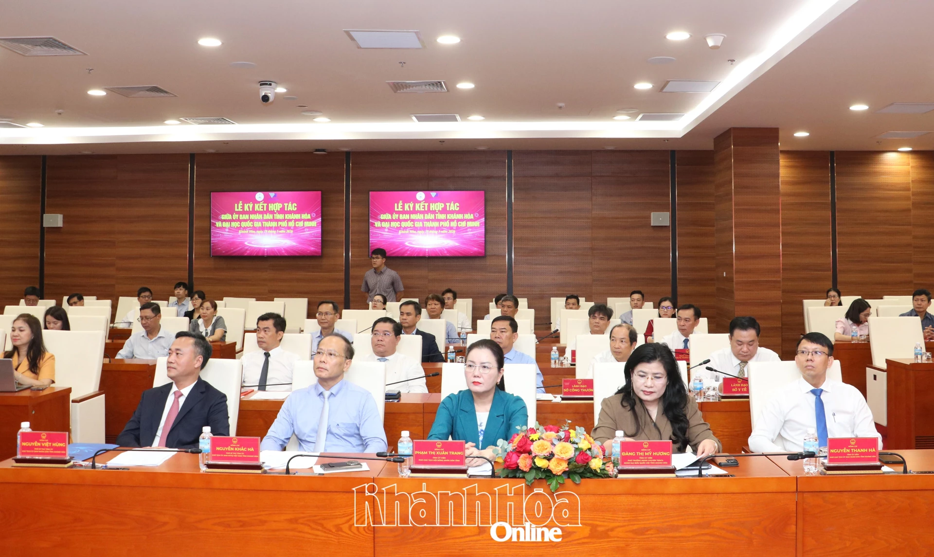 Các đồng chí lãnh đạo tỉnh dự lễ ký kết