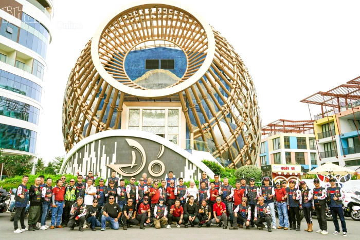 Biker Việt Nam và quốc tế giao lưu tại Nhà hát Đó