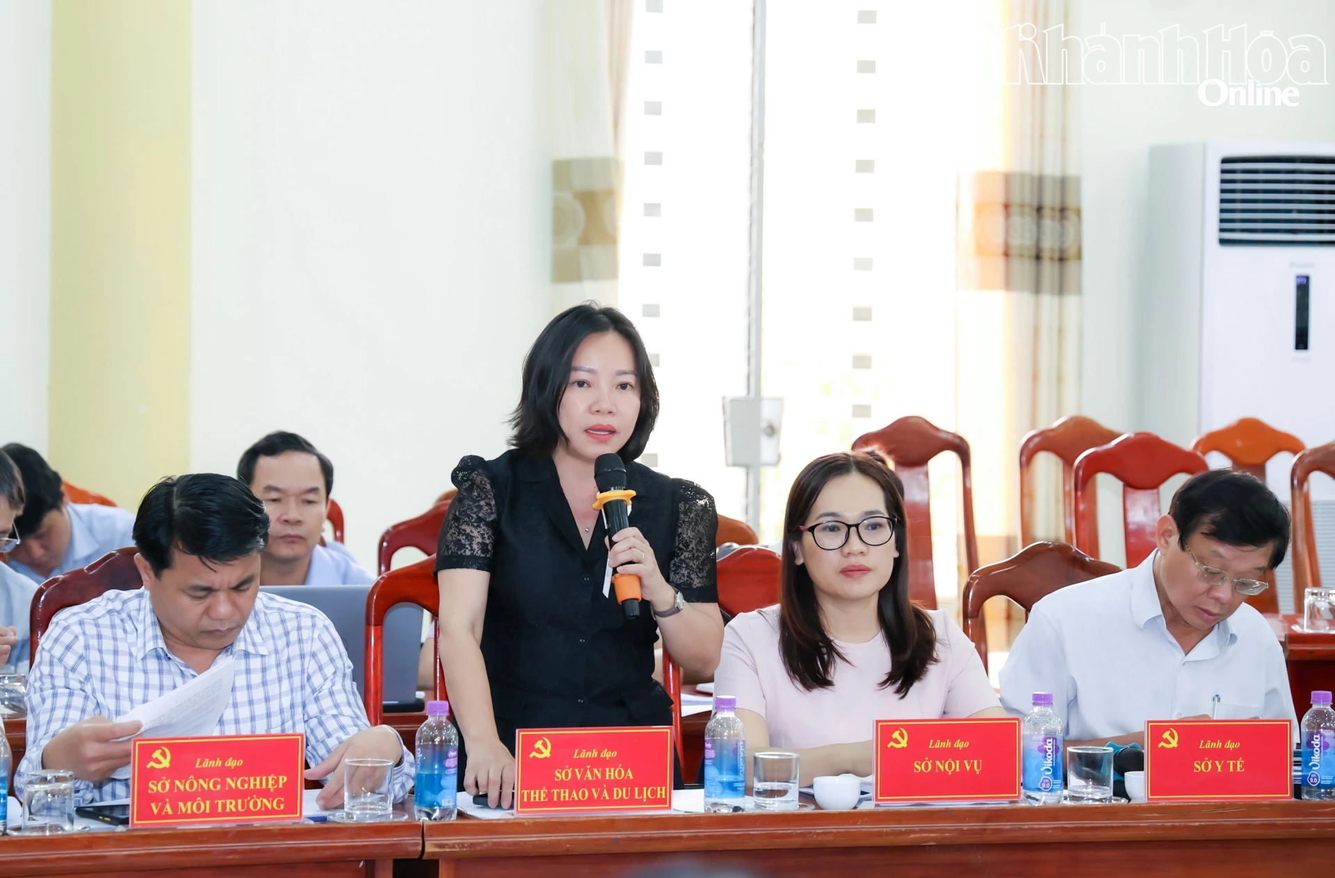 Bà Thái Thị Lệ Hằng - Giám đốc Sở Văn hóa, Thể thao và Du lịch phát biểu ý kiến về công tác bảo tồn, phát huy giá trị di sản văn hóa.
