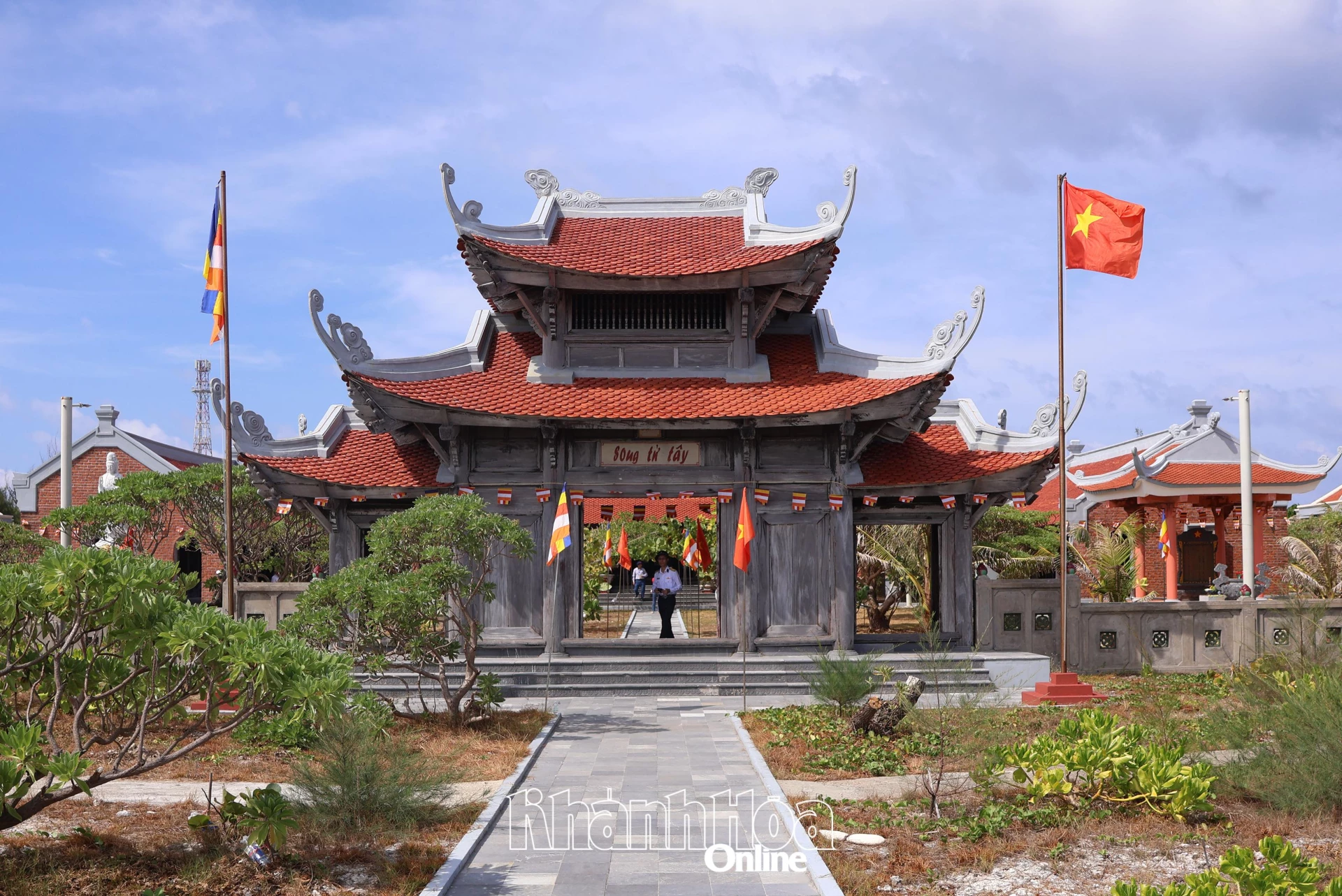 Ngôi chùa tại đảo Song Tử Tây.