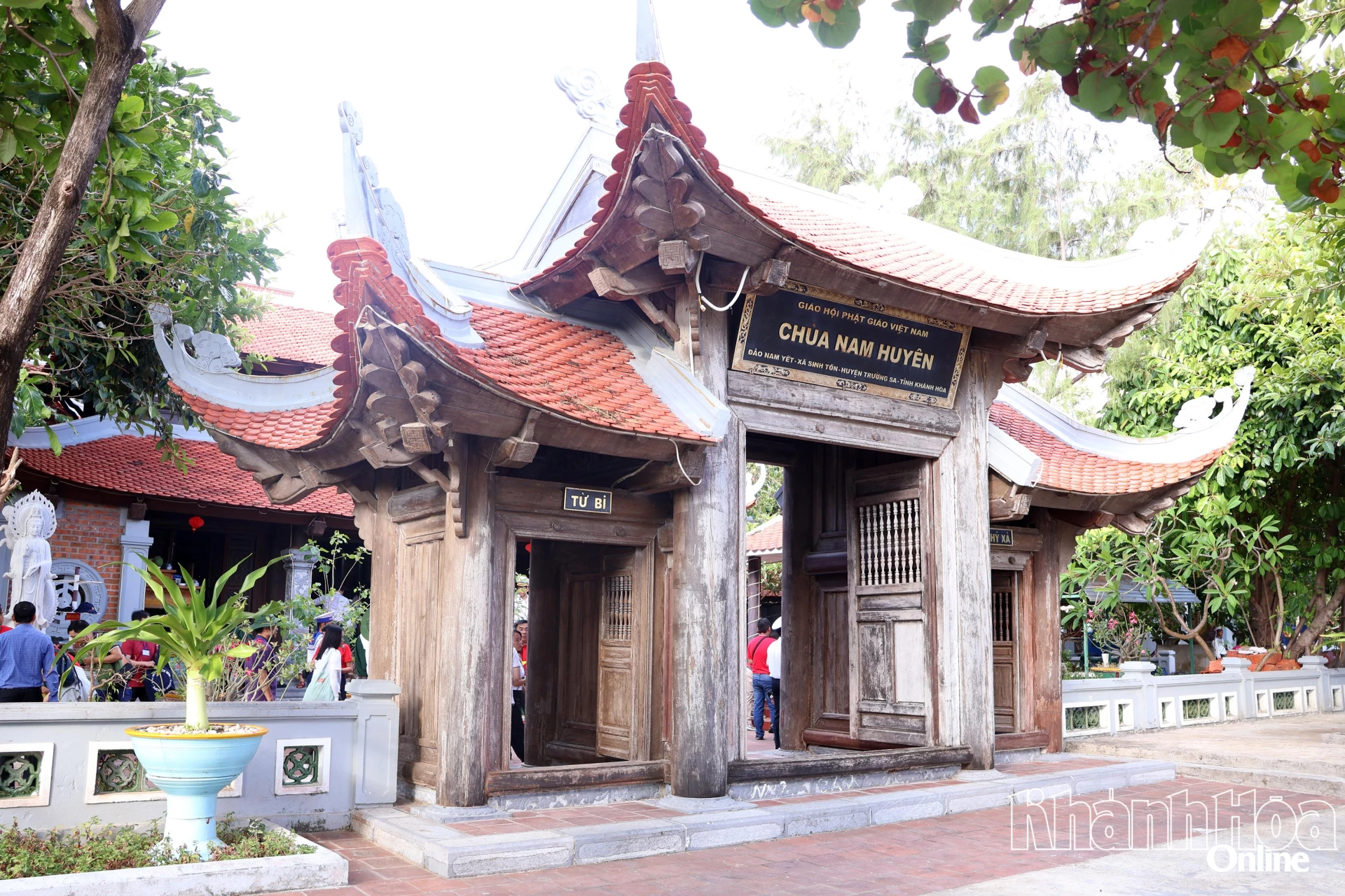 Chùa Nam Huyên ở Đảo Nam Yết.