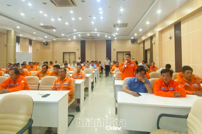 Công ty Điện lực Khánh Hòa huấn luyện an toàn điện cho hơn 300 người lao động