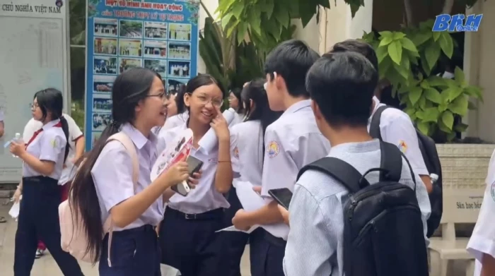 [Video] Thí sinh hoàn thành môn thi đầu tiên Kỳ thi tuyển sinh vào lớp 10